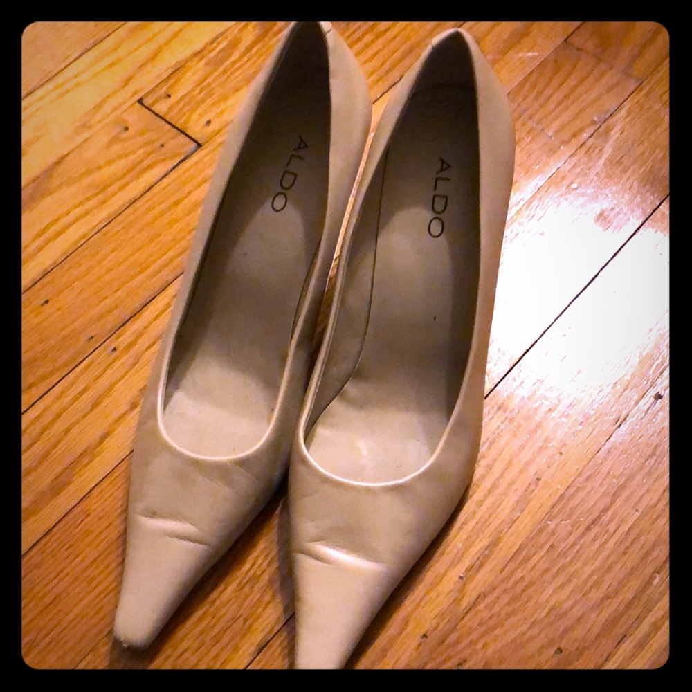 Size 9 ALDO tan heels